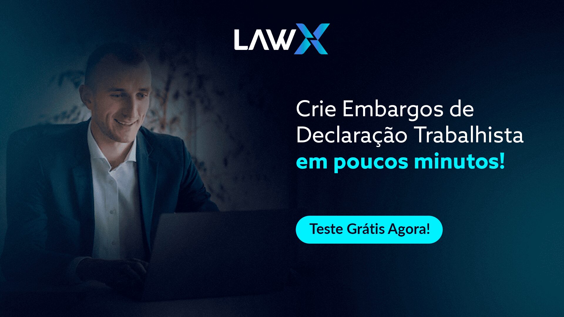 A imagem apresenta um anúncio publicitário da plataforma jurídica digital “LAW X”, com foco na criação automatizada de embargos de declaração trabalhista. O fundo é escuro com um gradiente azul, criando um contraste elegante que destaca os elementos principais. No centro superior, o logotipo “LAW X” aparece com o “X” estilizado em tons de azul e roxo em degradê. À direita, um homem de terno sorri enquanto utiliza um laptop, transmitindo uma atmosfera de profissionalismo, acessibilidade e satisfação com o uso da ferramenta. À esquerda, o texto em português diz: “Crie Embargos de Declaração Trabalhista em poucos minutos!”, com a expressão “em poucos minutos!” destacada em azul vibrante para enfatizar agilidade e eficiência. Abaixo, um botão azul claro convida o usuário a “Teste Grátis Agora!”, sugerindo que a plataforma oferece uma versão gratuita para experimentação. A composição visual reforça a proposta de tornar processos jurídicos mais rápidos, simples e acessíveis por meio da tecnologia.